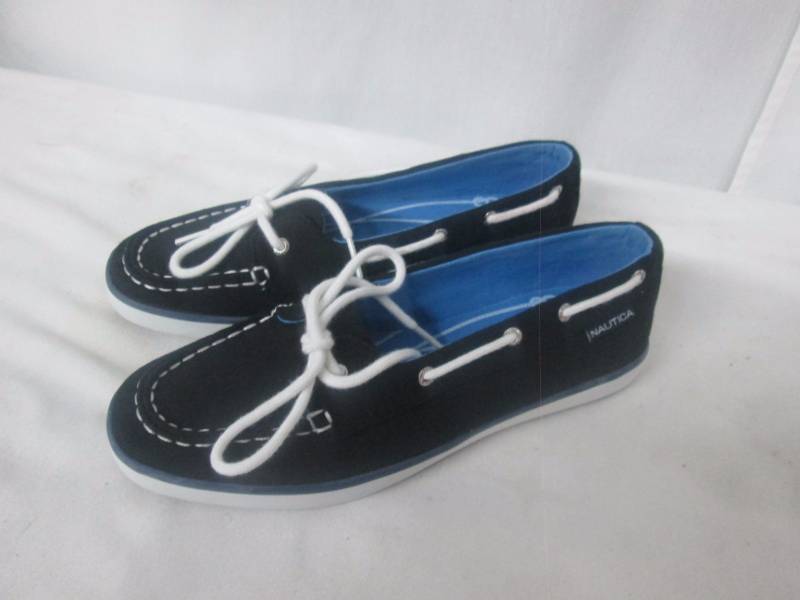lot 23 image: Nautica Womens Pinecrest A Canvas Boat Shoe