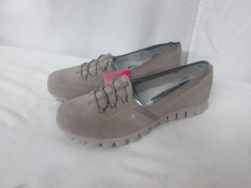 lot 20 image: Skechers Womens Deja Vu Casual Shoe