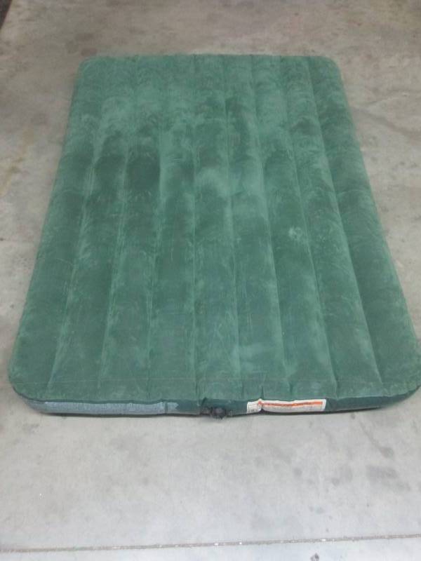 lot 21 image: Intex Comfort Rest Queen Airbed with Pump