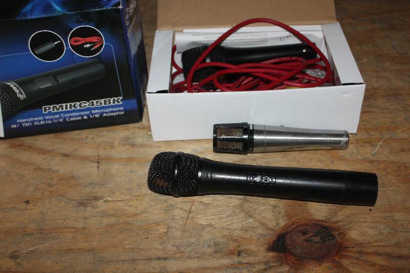 lot 22 image: Lot of (3) Microphones