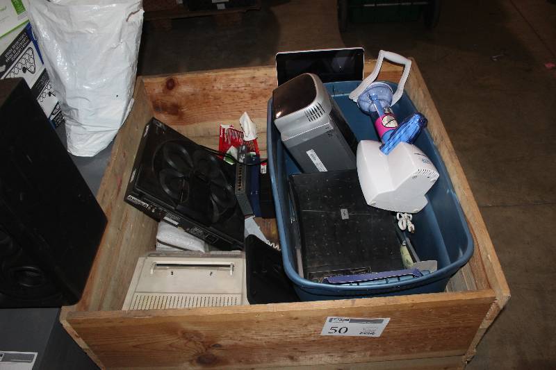 lot 50 image: Box Lot of Misc Electronics