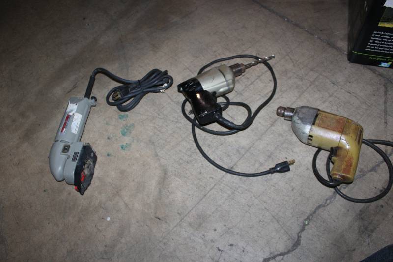 lot 85 image: Lot of (3) Power Tools Including 1) Mulit-tool AND 2) Drills