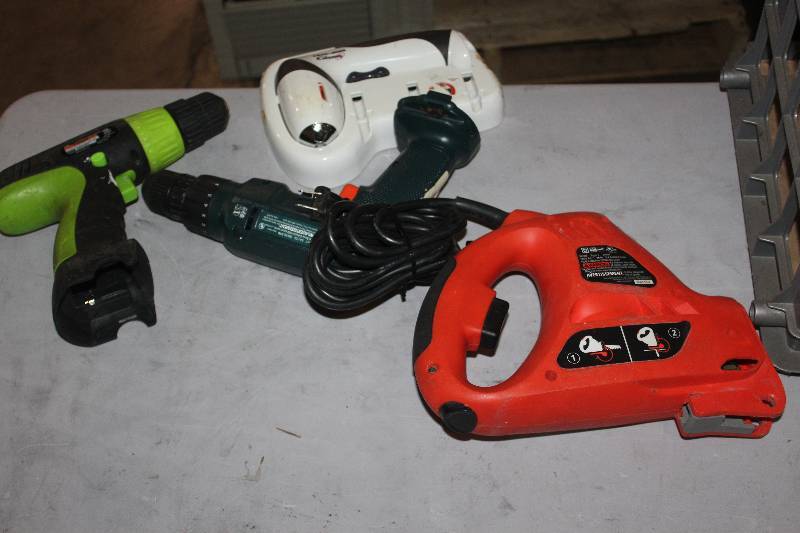 lot 86 image: Lot of (4) Power Tools Including 3) Drills AND 1) Jigsaw