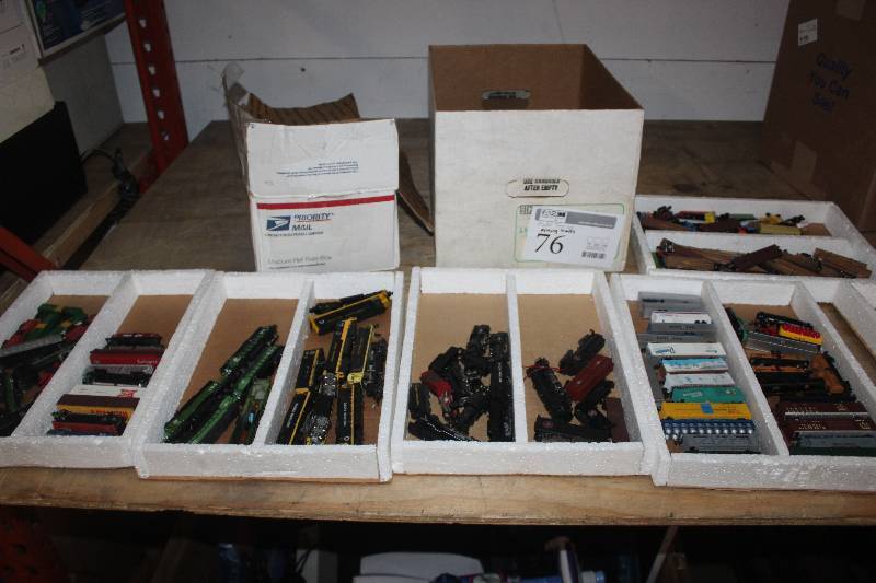 lot 76 image: Model Train Set