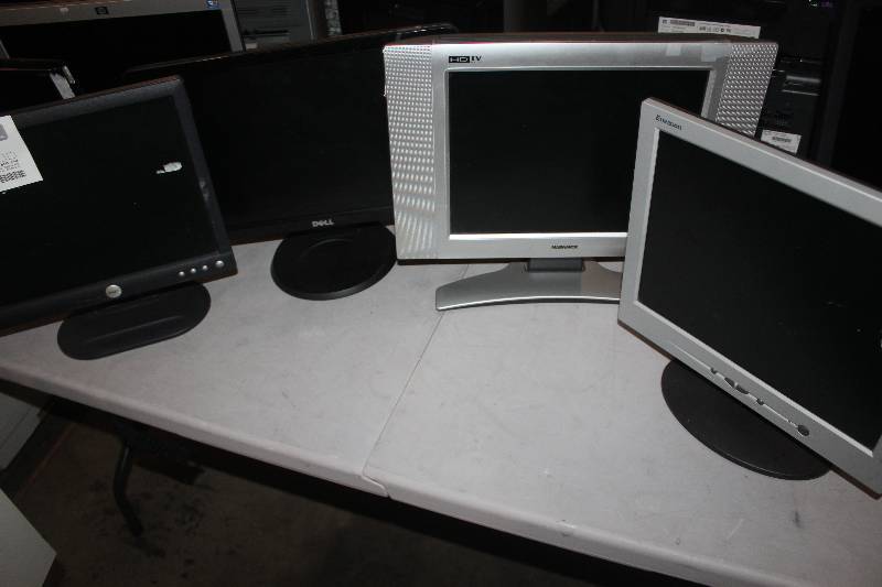 lot 102 image: Lot of (4) Computer Monitors