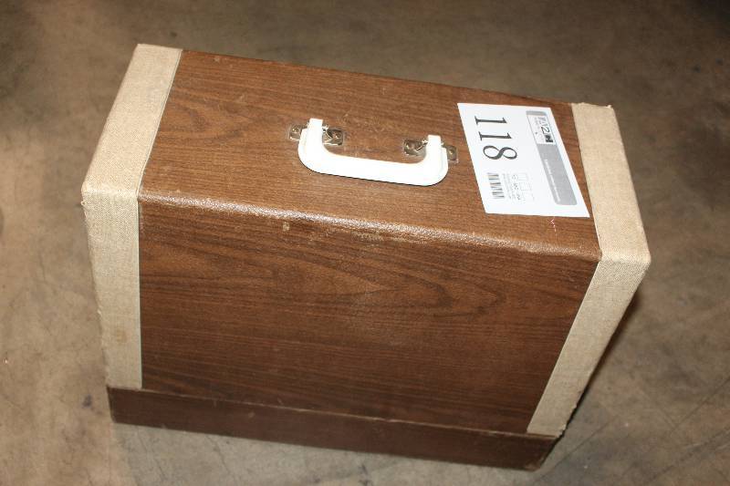 lot 118 image: Vintage Sewing Machine w Case