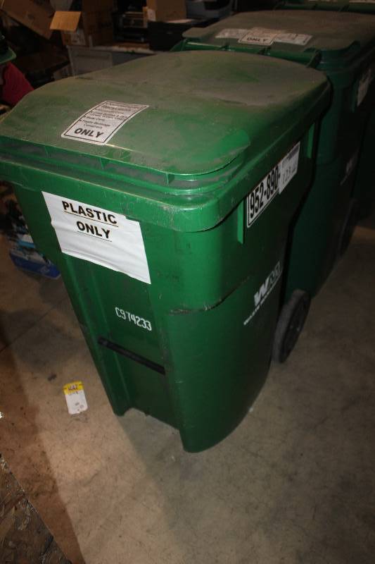 lot 123 image: Waste Management 55-Gallon Plastic Bin