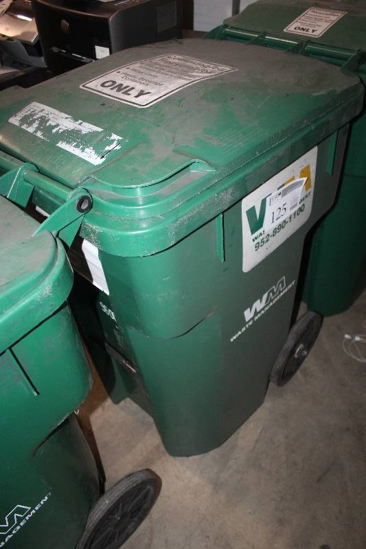 lot 125 image: Waste Management 55-Gallon Plastic Bin