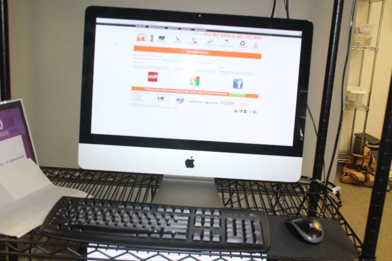 lot 8 image: Apple iMac A1311 Desktop