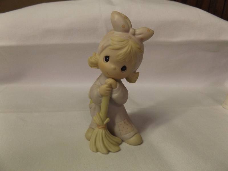 Precious Moments Figurines