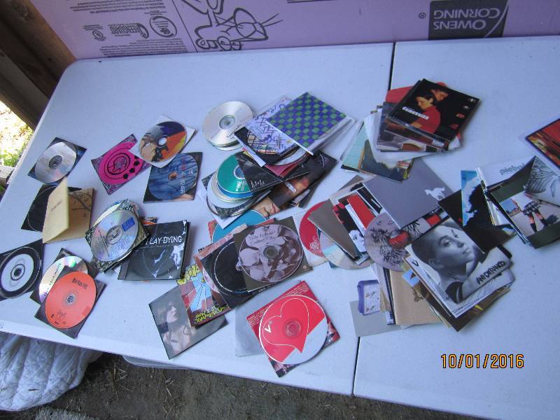 Lot of assorted CDs, some singles, ...
