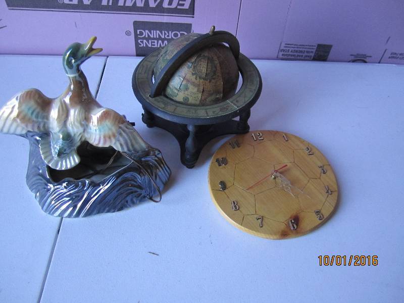Globe and duck dcor...
