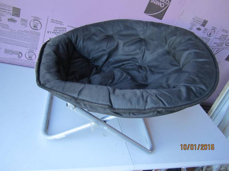 Kids folding chair, 32 diameter...