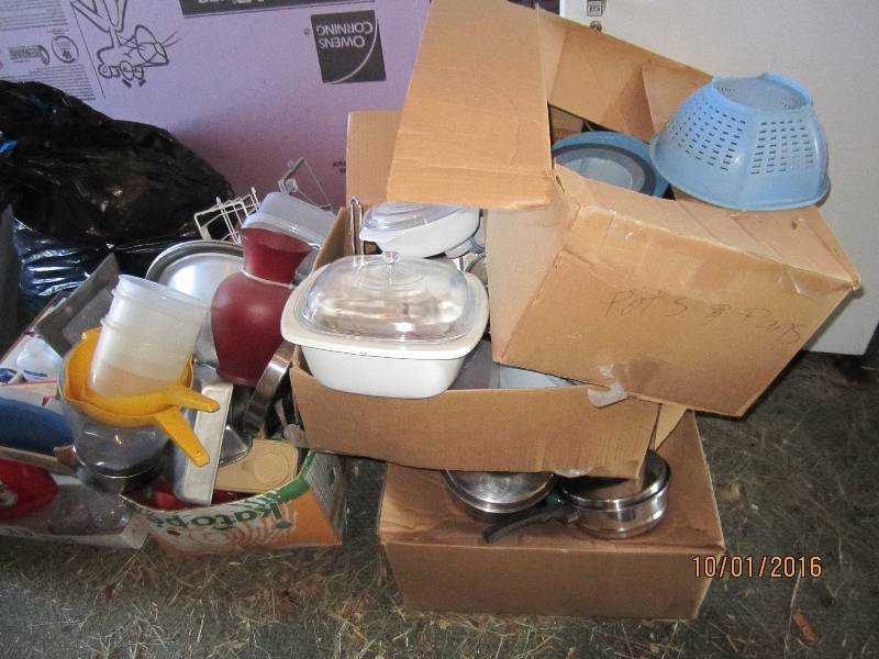 Huge lot of kitchen ware...