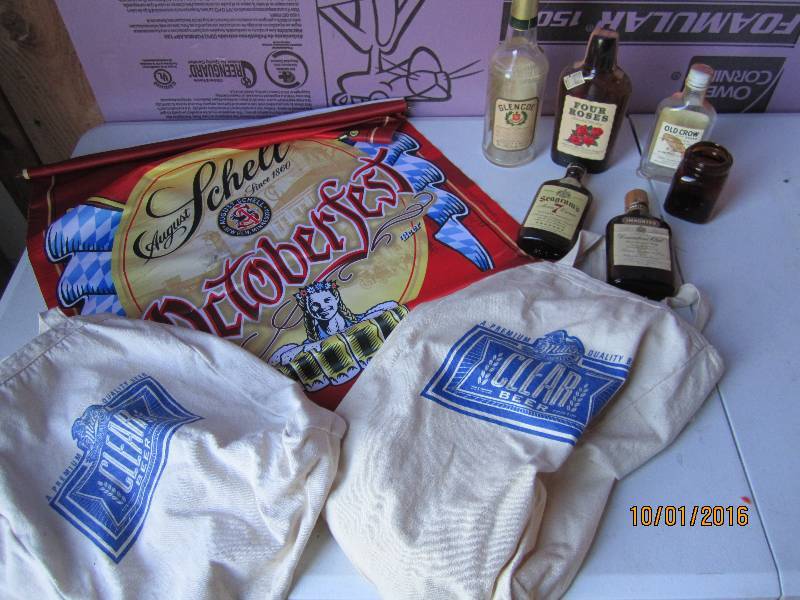 Lot of collector beer and liquor it...