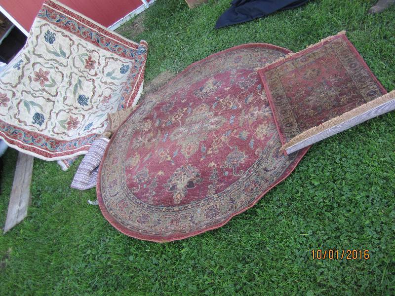 Lot of area rugs...