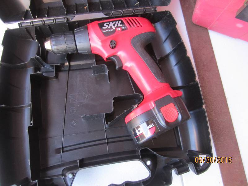 Cordless drill no charger, toolbox,...