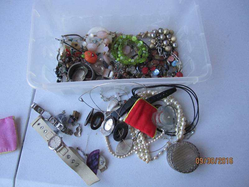Lot of jewelry, watches, etc...