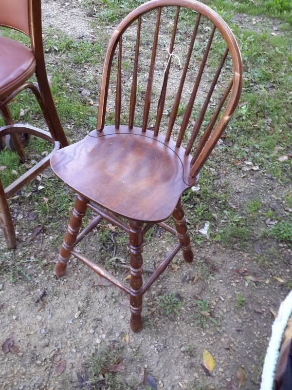 lot 29 image: Oak Hoop Back Swivel Bar Stool