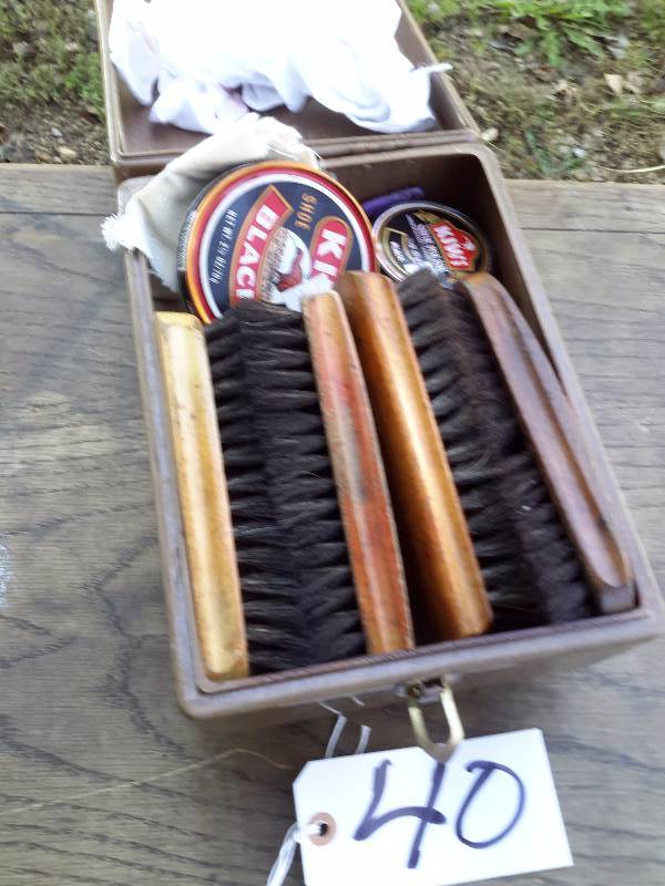 lot 40 image: Shoe Shine Kit