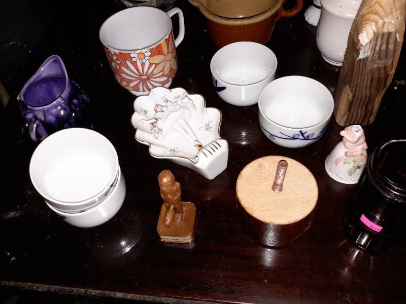 lot 25 image: Misc. Decorative items as pictured.  See closeups