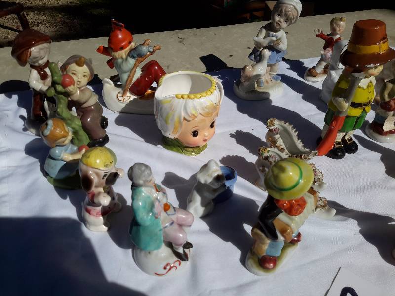 lot 47 image: Misc. Statuettes as pictured