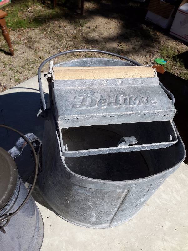 lot 53 image: Vintage Enamel Coffee pot  Vintage DELUXE, mop bucket.. Pony Keg