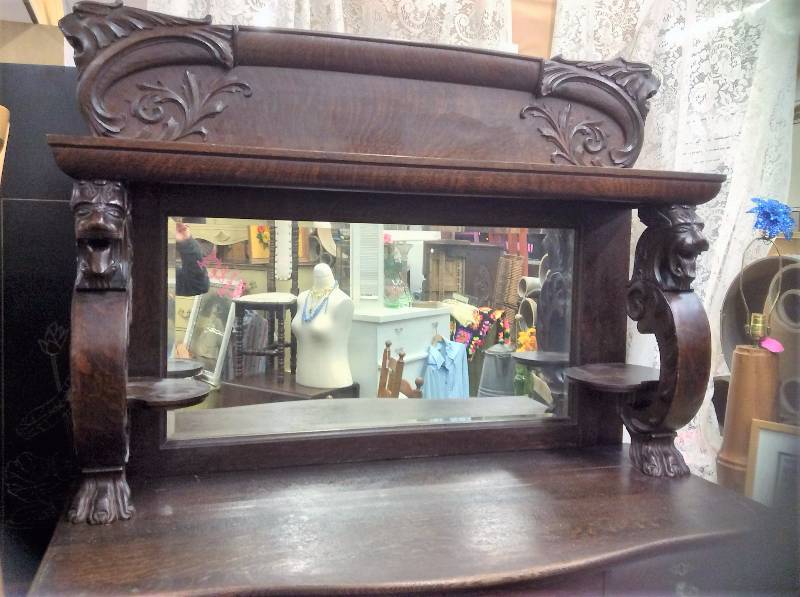 lot 4 image: Beautiful Oak, Buffet with Back Mirror.  2 Pieces