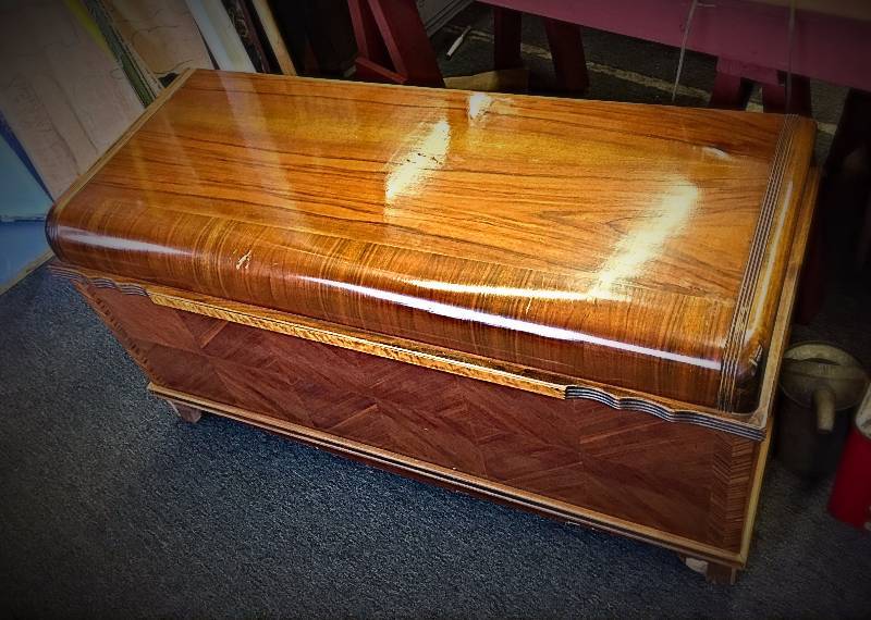 lot 7 image: Lane Cedar chest.. Nice shape. .