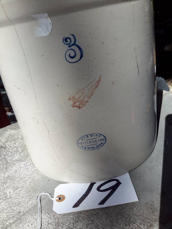lot 19 image: No, 3 Red Wing Crock.. This one has a crack, so probably only good for decorative purposes