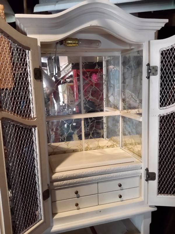 lot 18 image: Built in Cabinet with a Hollywood Regency Mirrored Interior.. Velvet  and Mirror Lined drawers.   Light fixture in top unit.
