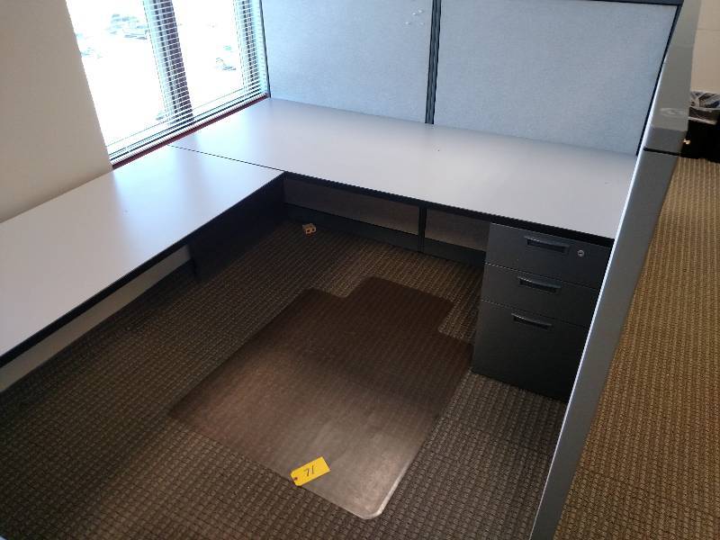 Steelcase Double Cubicle, Approx. 1...