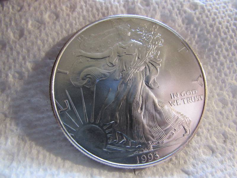 1993 AMERICAN EAGLE, .999 FINE 1 OZ SILVER COIN