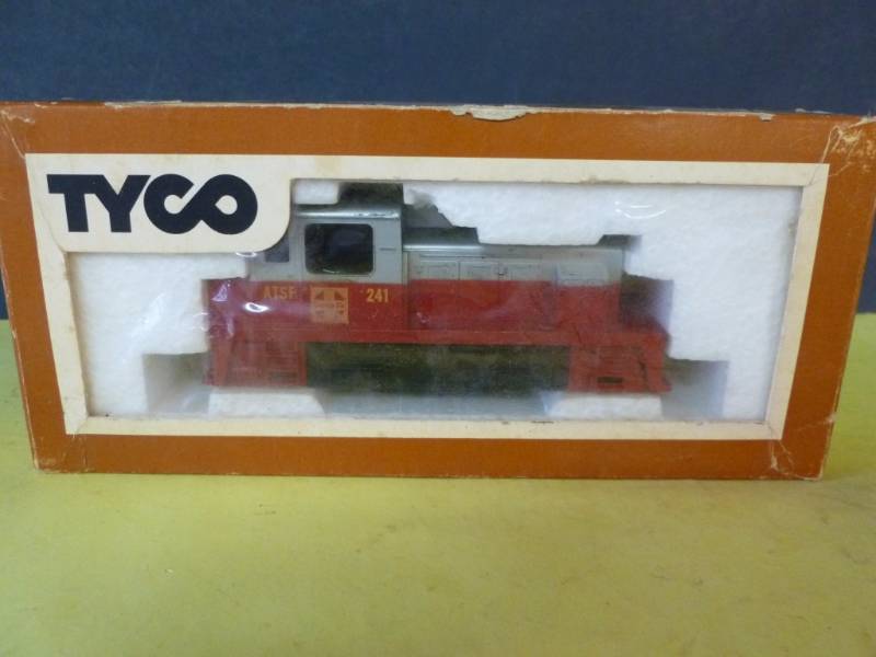 HO Scale Locomotive