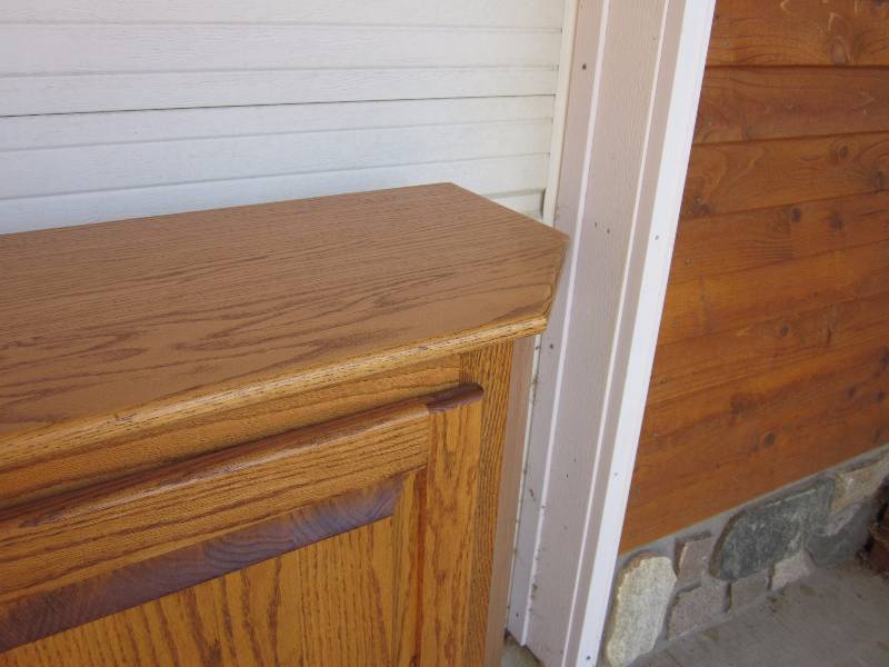 lot 5 image: Oak Cabinet