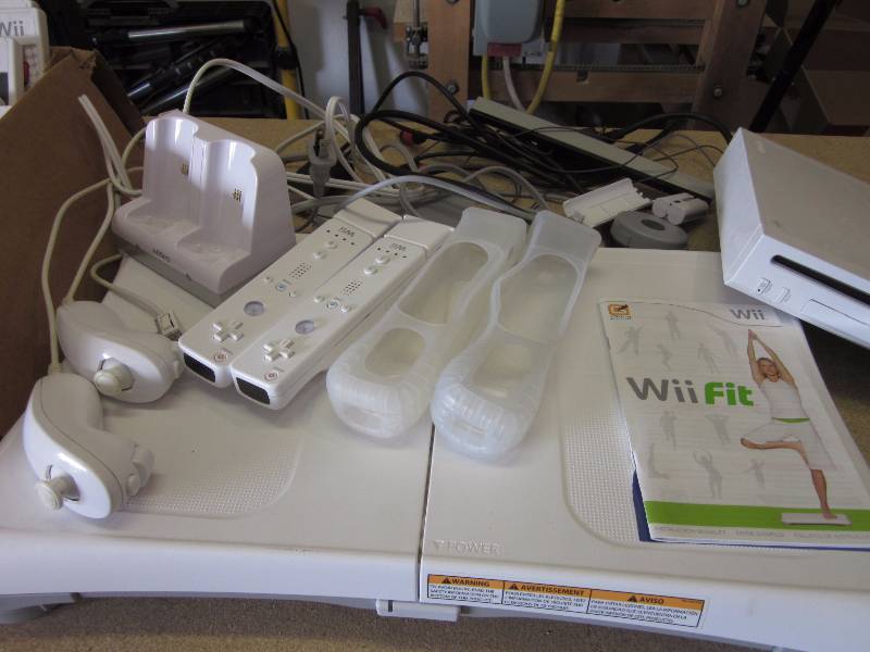 lot 18 image: Wii Gaming System