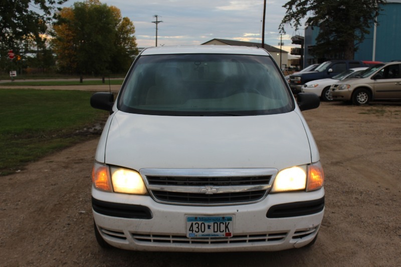 lot 1074 image: 2003 Chevrolet Venture