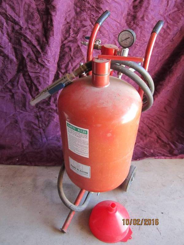 lot 1 image: Sand blaster with hose and spray he...
