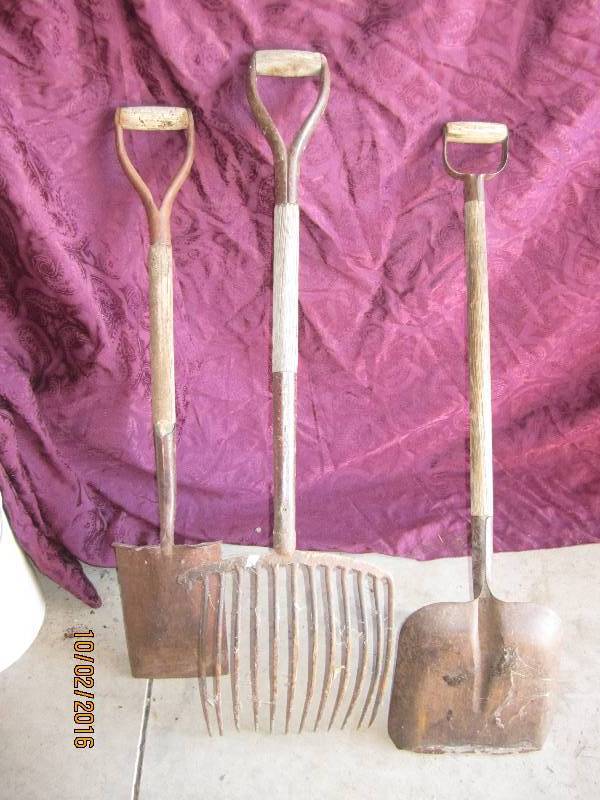lot 3 image: Lot of antique shovels...