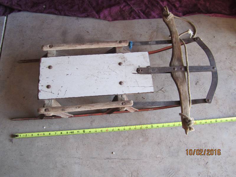 lot 4 image: Antique sled...