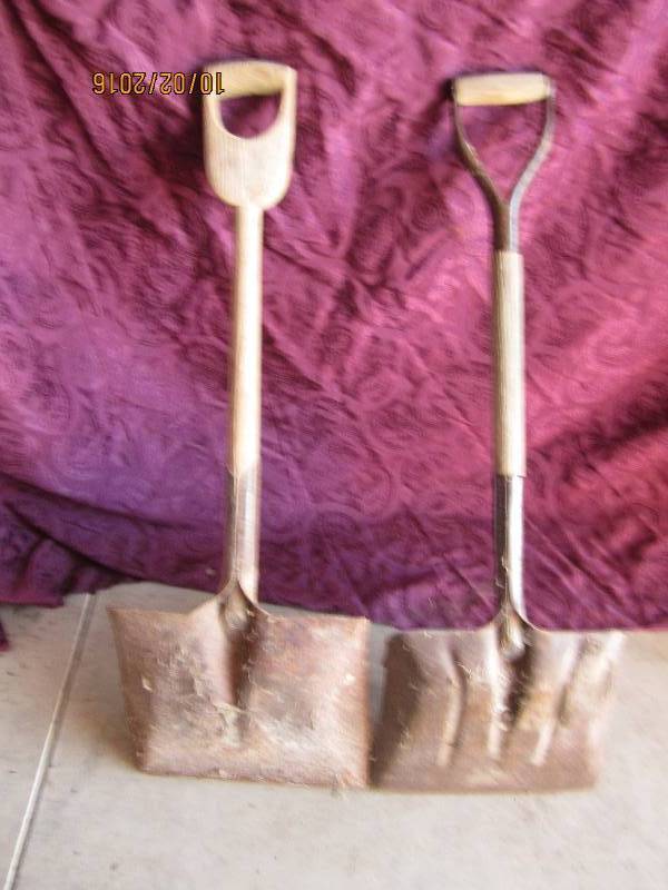lot 8 image: Lot of antique shovels...