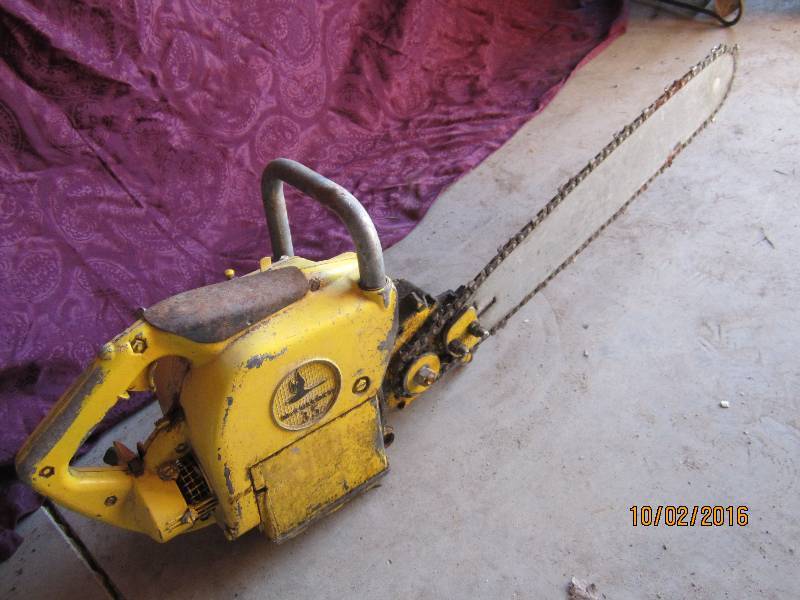 lot 14 image: Vintage McCulloch 35 chain saw, nee...