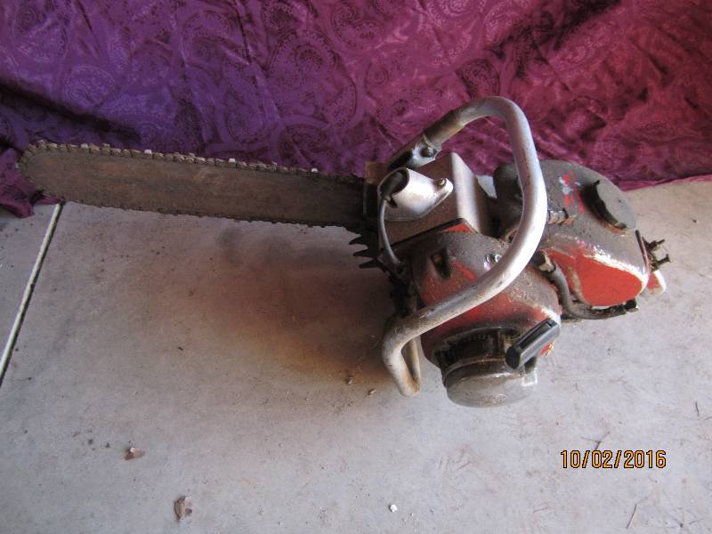 lot 15 image: Vintage FM chainsaw, has compressio...