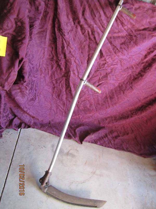lot 25 image: Sycth...