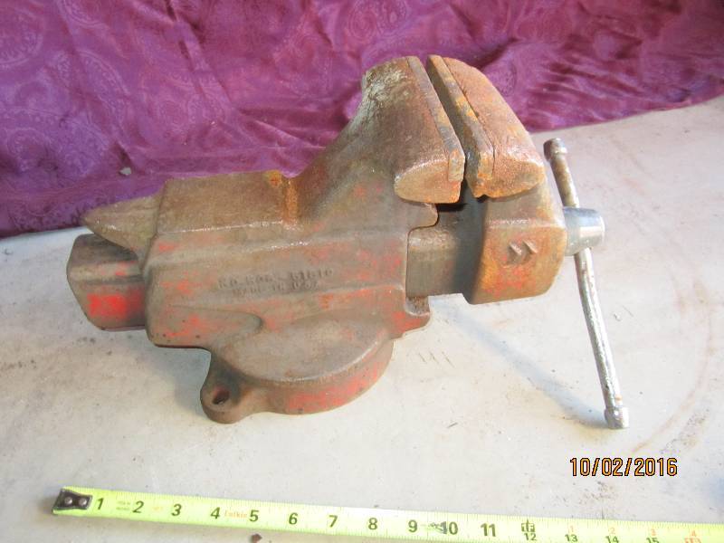 lot 28 image: Craftsman vice...