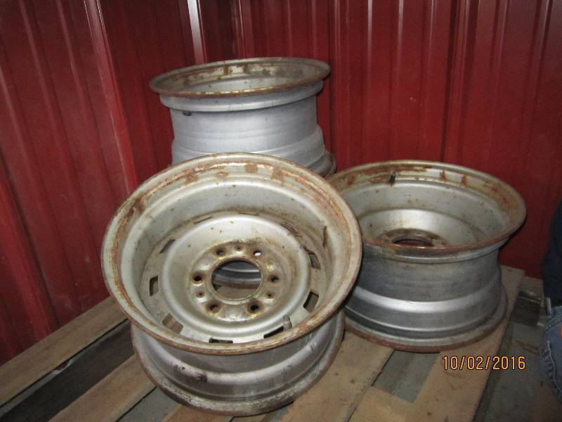 lot 41 image: set of rims...