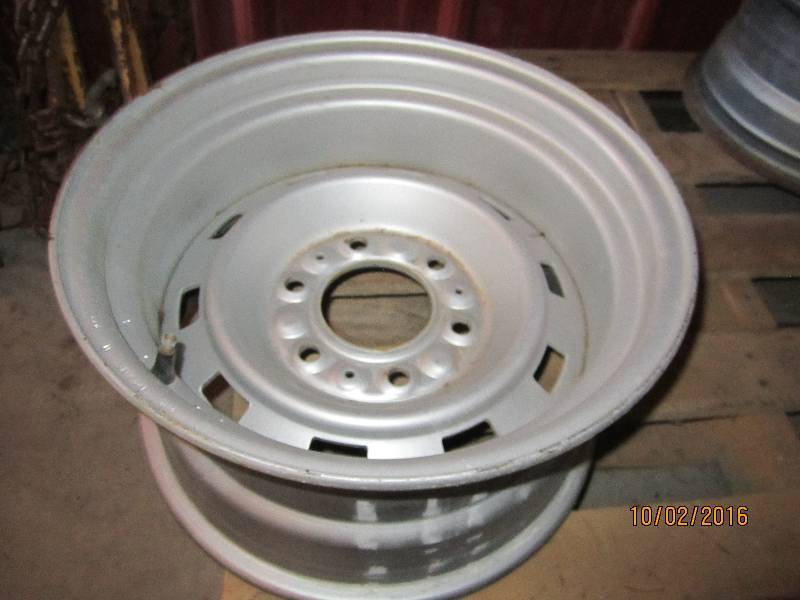 lot 42 image: New looking rim...