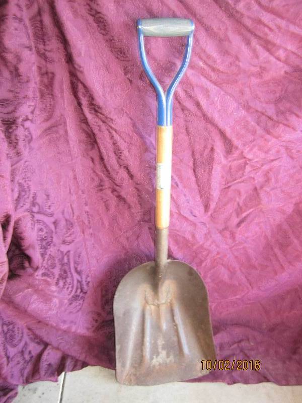 lot 45 image: Vintage shovel...