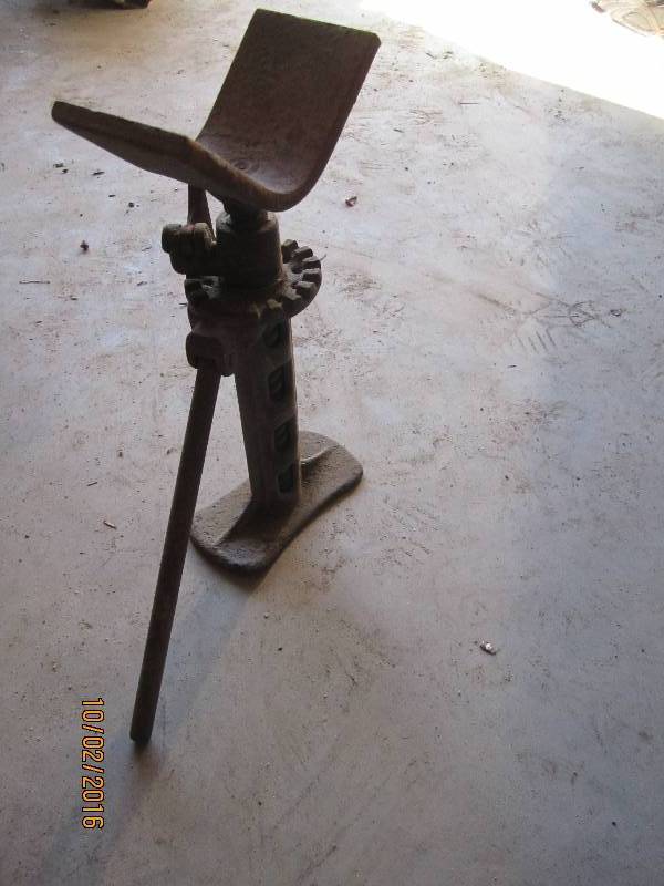 lot 51 image: Antique lift...