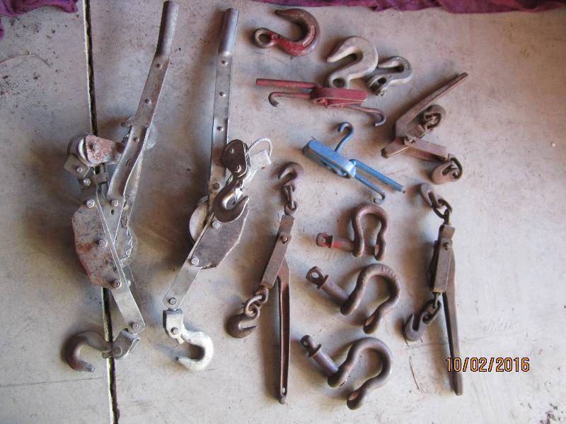 lot 52 image: Lot of hooks, come along, etc...